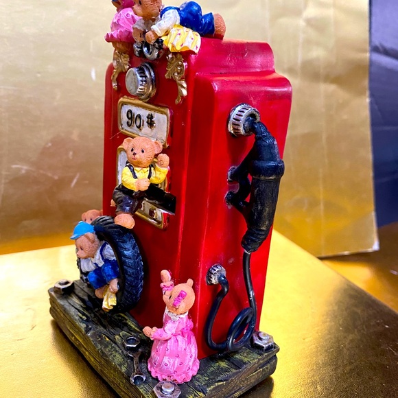 GAS PUMP & BEARS MUSICAL WIND UP DUAL MOVING BEARS REVOLVING TIRE COLLECTIBLE - Picture 12 of 16